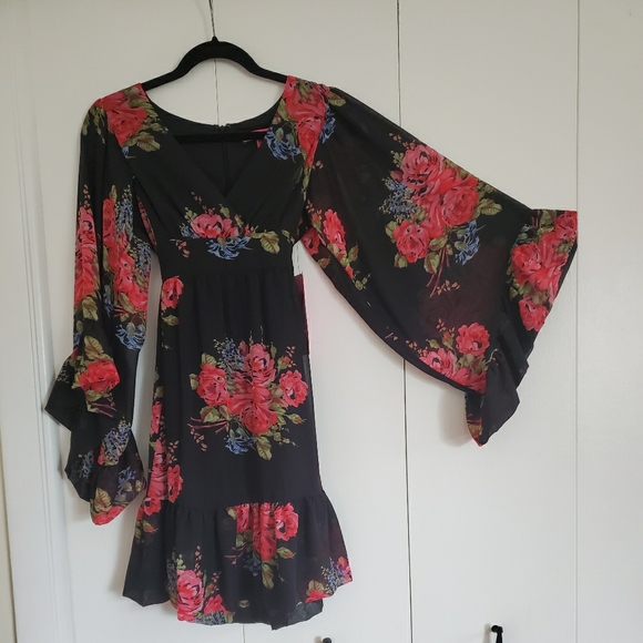 Betsey Johnson boho dress with bell sleeves - Picture 3 of 3